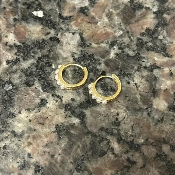 The Eliana white and gold hoops micro Pearl hoop earrings hoops - Picture 2 of 4